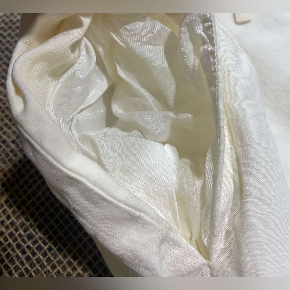 Saks Fifth Avenue Folio Collection White Pants
Size L 55% Linen/45% Silk - Picture 2 of 4
